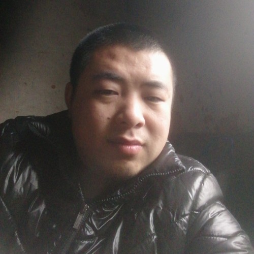 抬头30℃微笑的照片