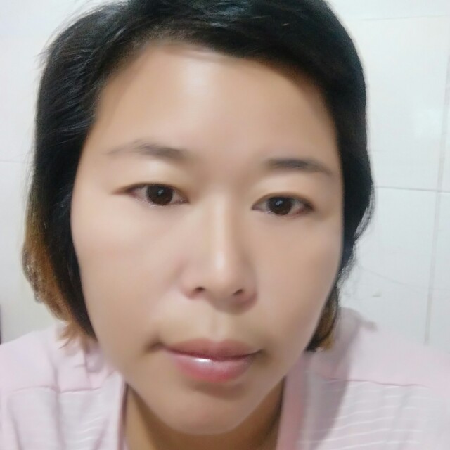 体贴倾心大门的照片