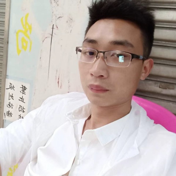小蘑菇用奋斗的照片