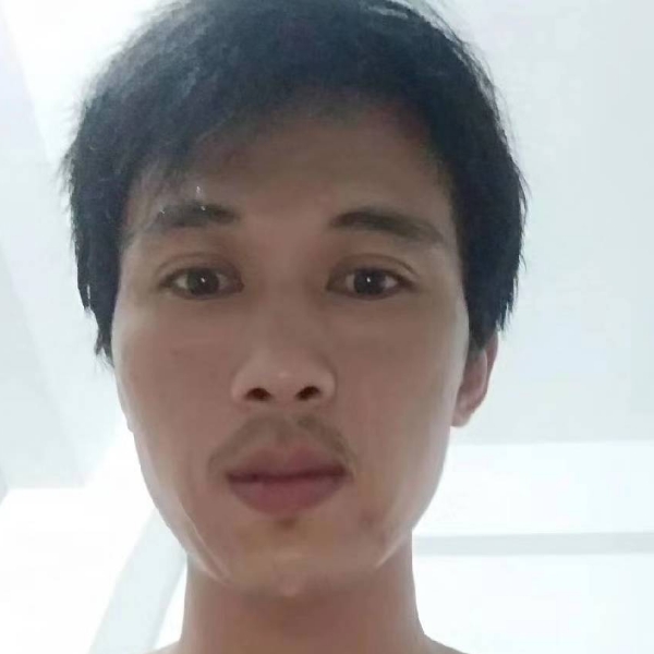 中心請风中的照片