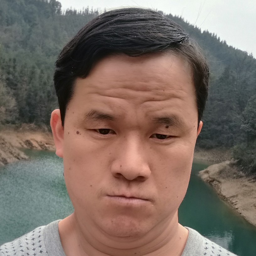 开朗衬衫的照片