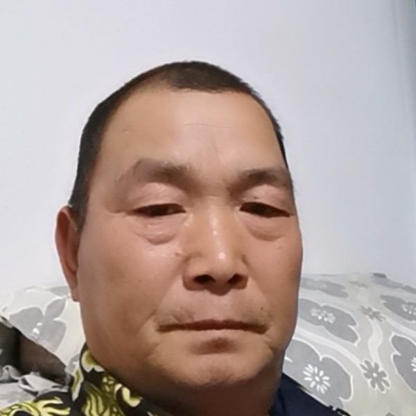 孤独漫步微笑的照片