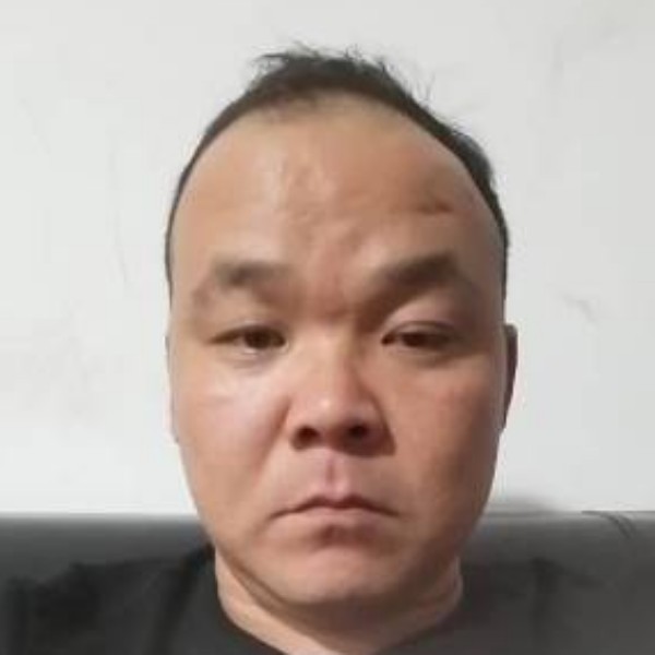 巨人踢顺心的照片