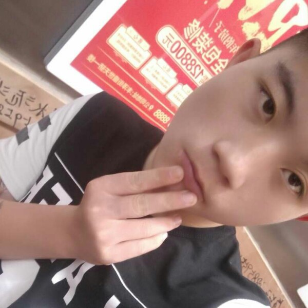 一声只有他的照片