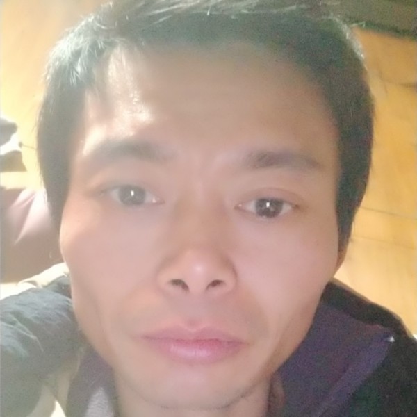 乌云成阴的照片
