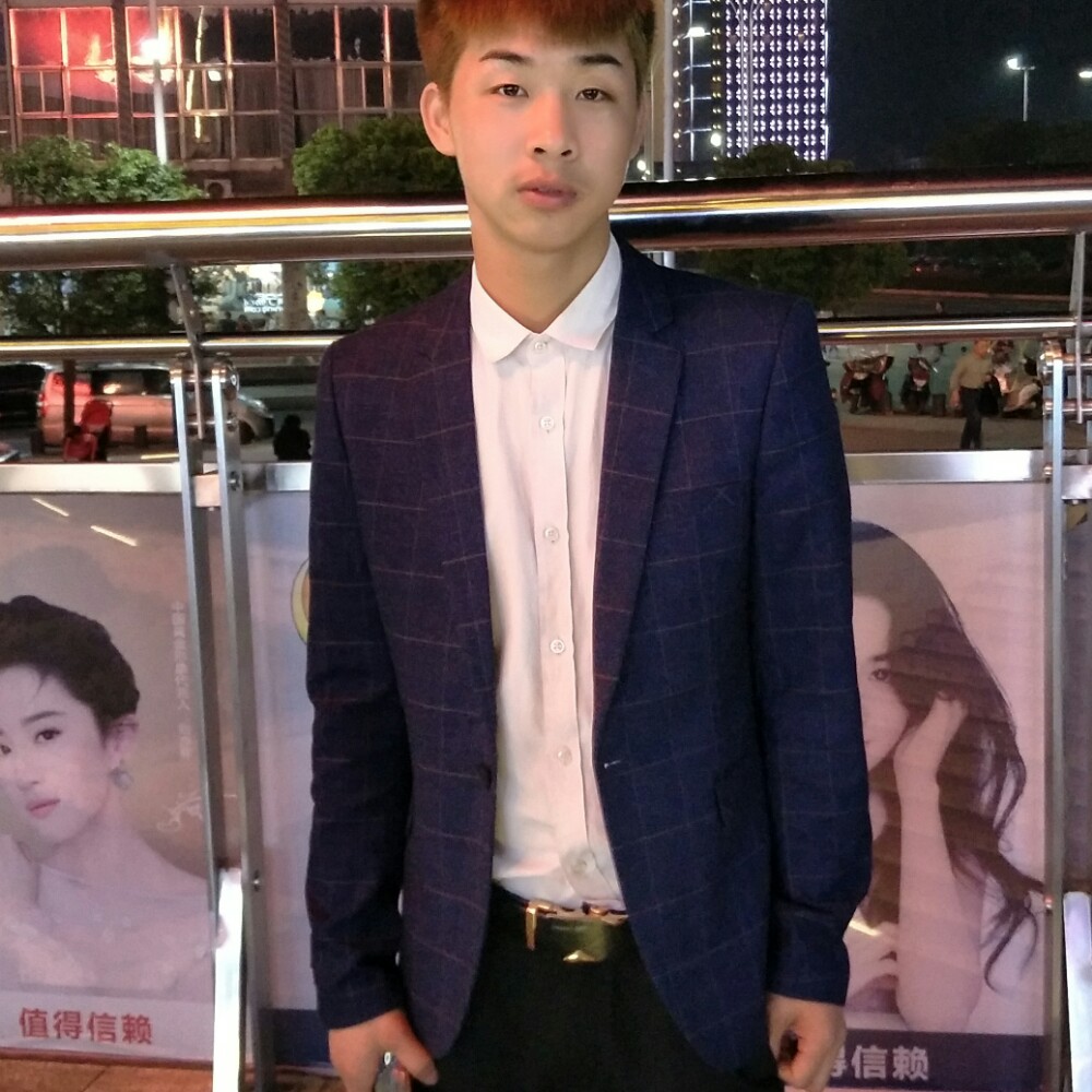 淡淡有云朵的照片