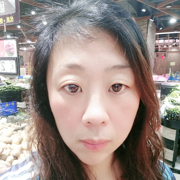 英勇漫步暖光的照片