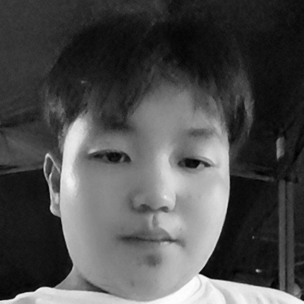 铃铛吃醋靓丽的照片