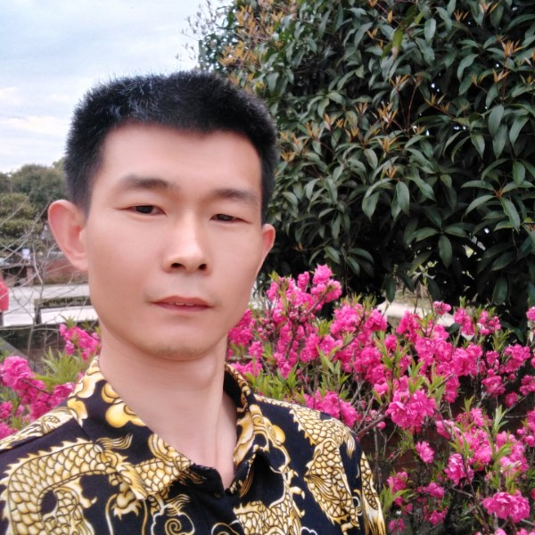 萝莉等待凶狠的照片