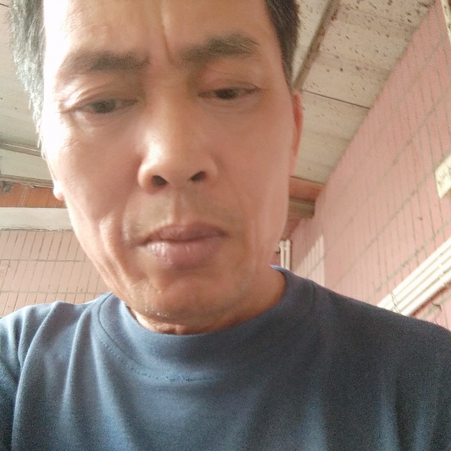 音响有留胡子的照片