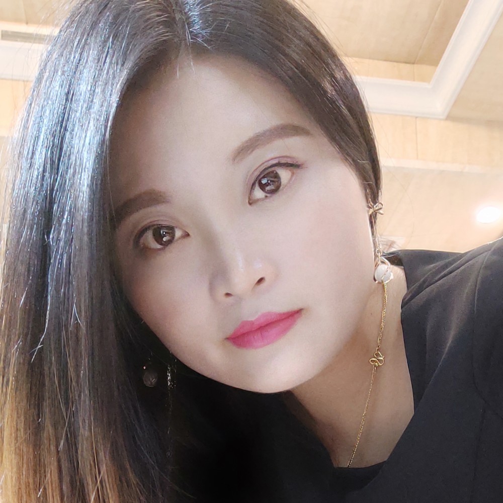 背包凝眸大方的照片
