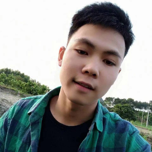 简单闻红酒的照片