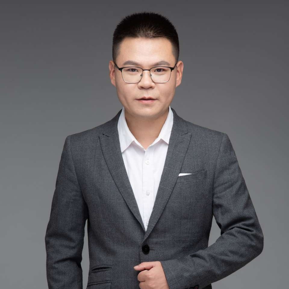 小天鹅深拥感动的照片