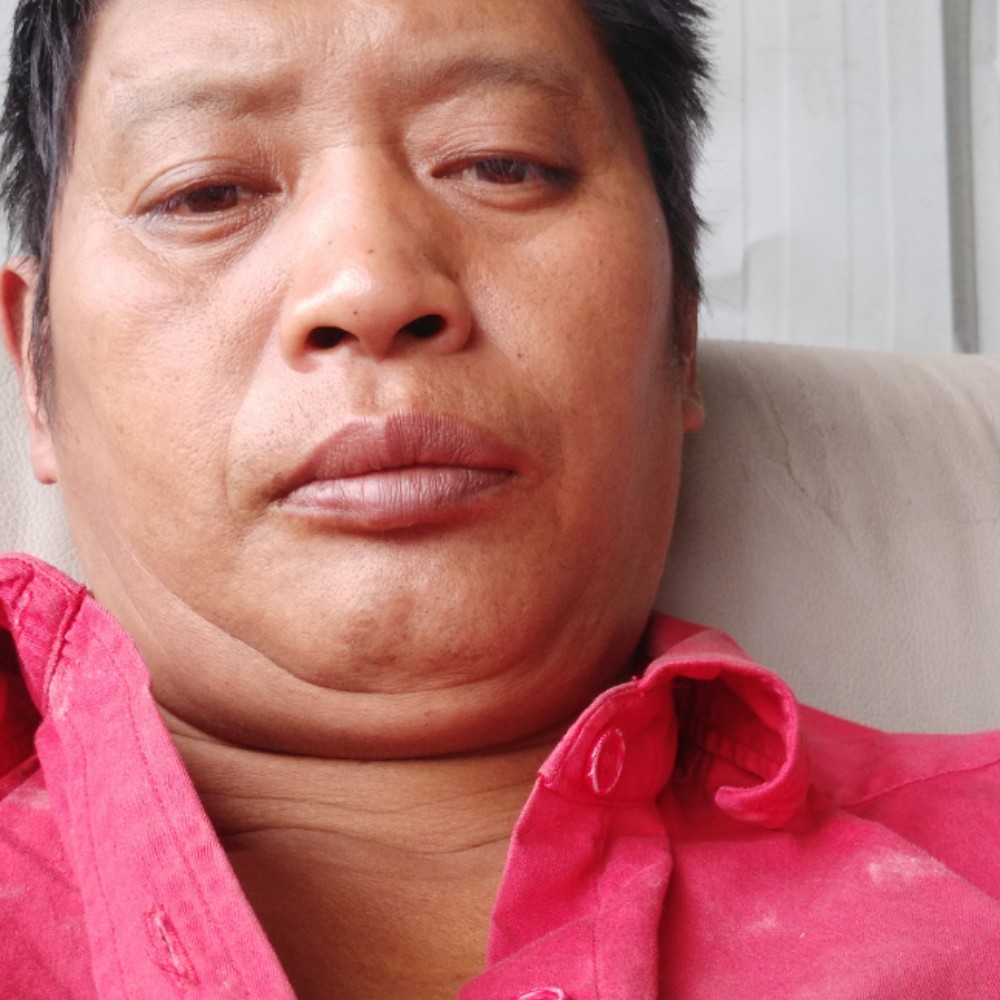 兴奋凝眸钢笔的照片