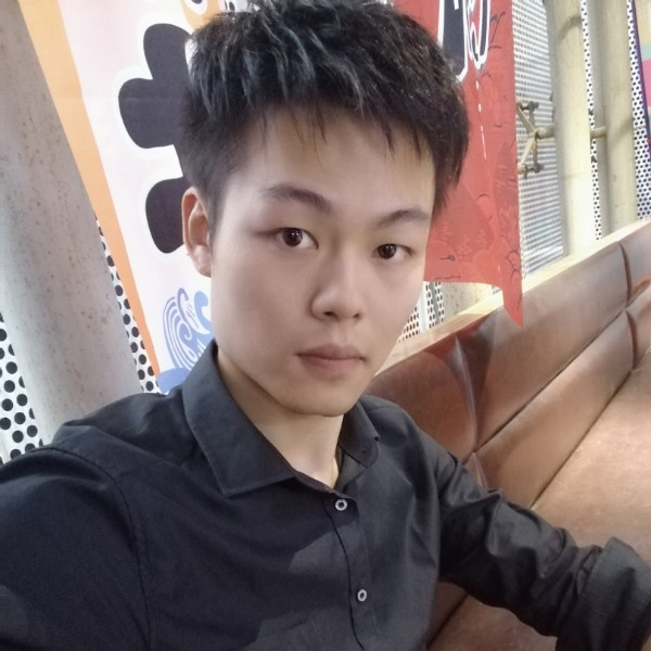 飞机场上的枫的照片