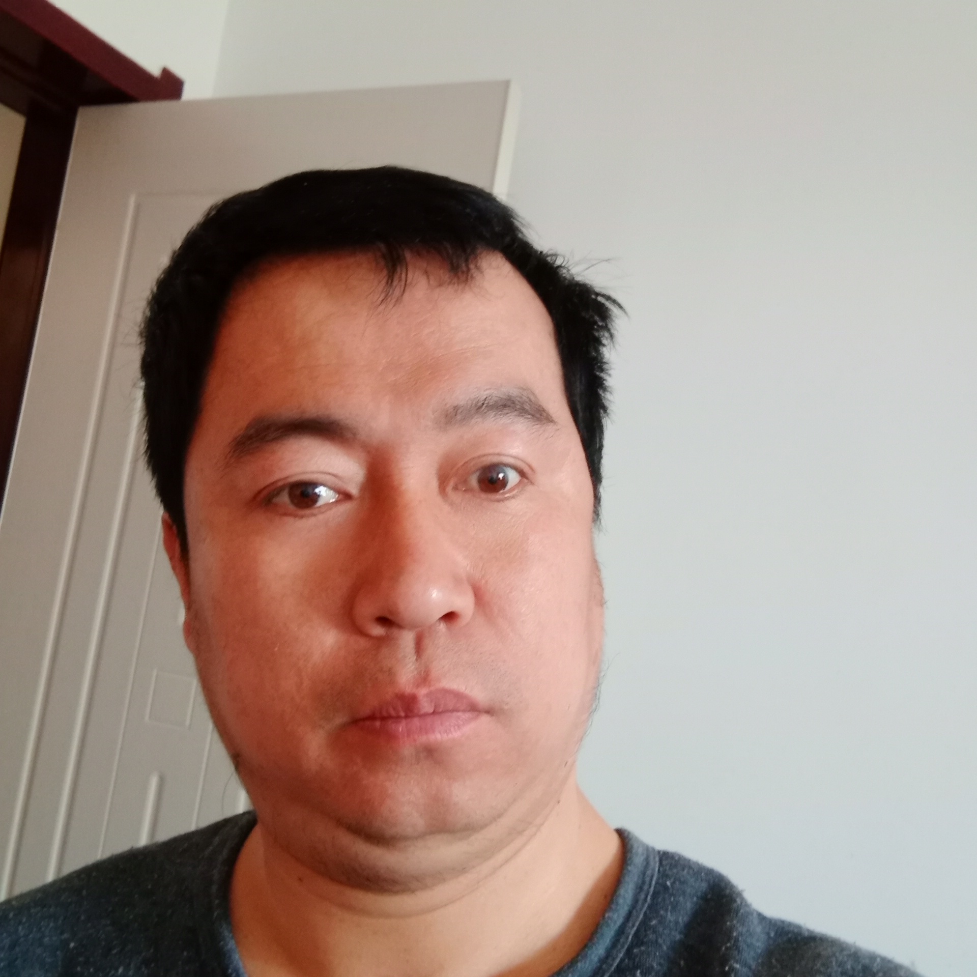 帅的有点瘸的照片