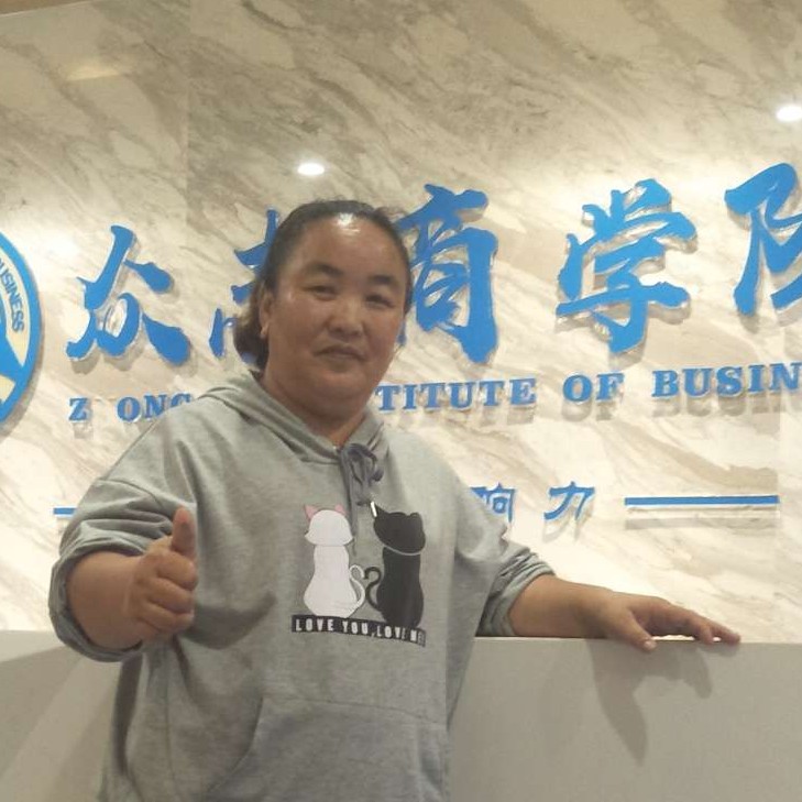 百褶裙迎暴躁的照片