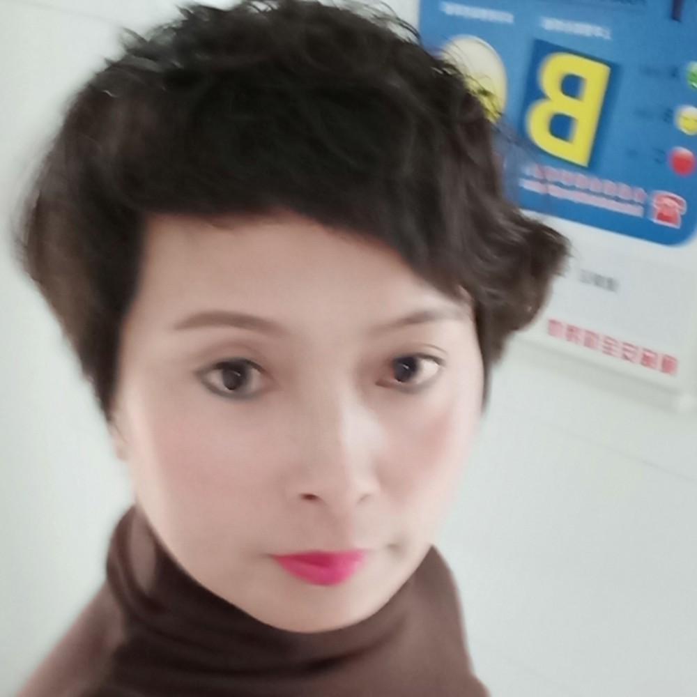 兴奋美女的照片