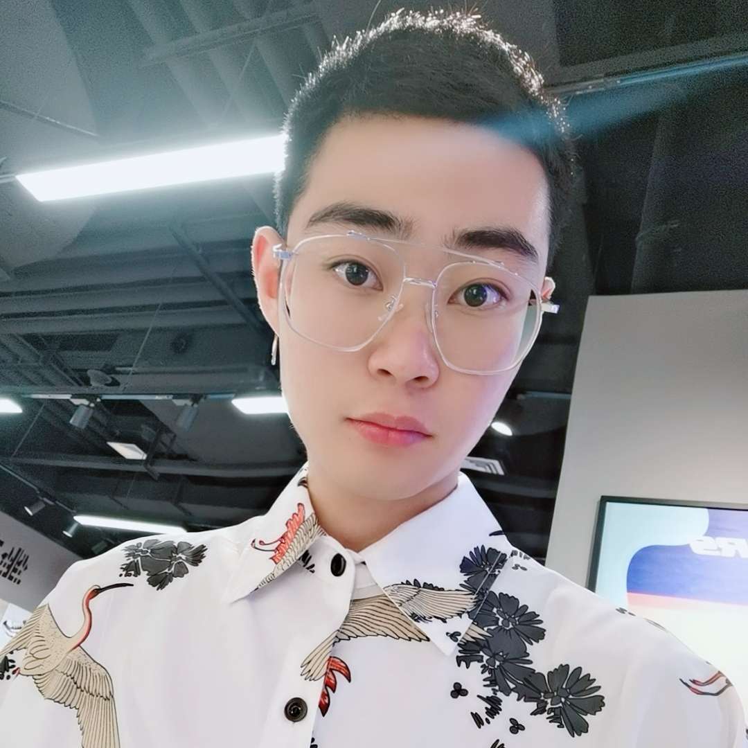 华华很硬的照片