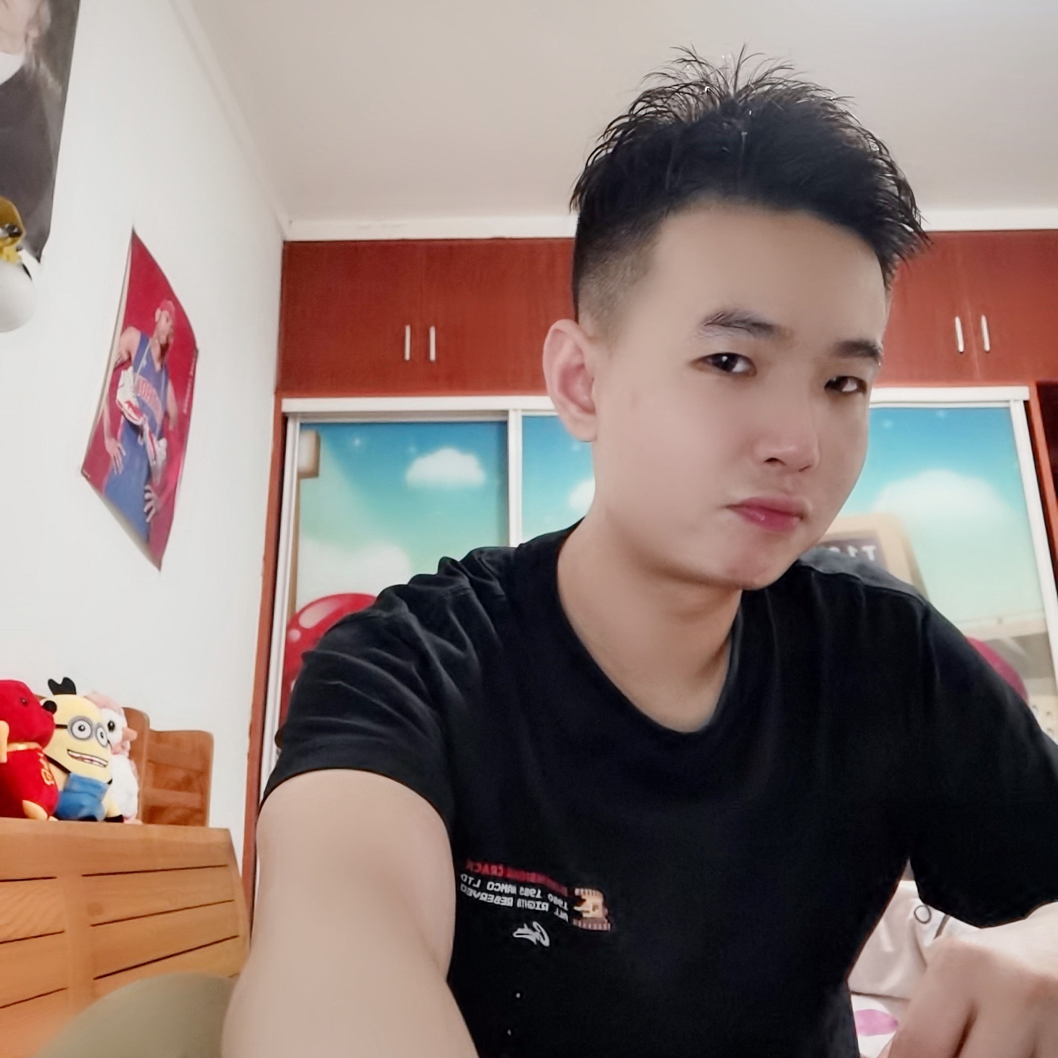 自觉方化羽的照片