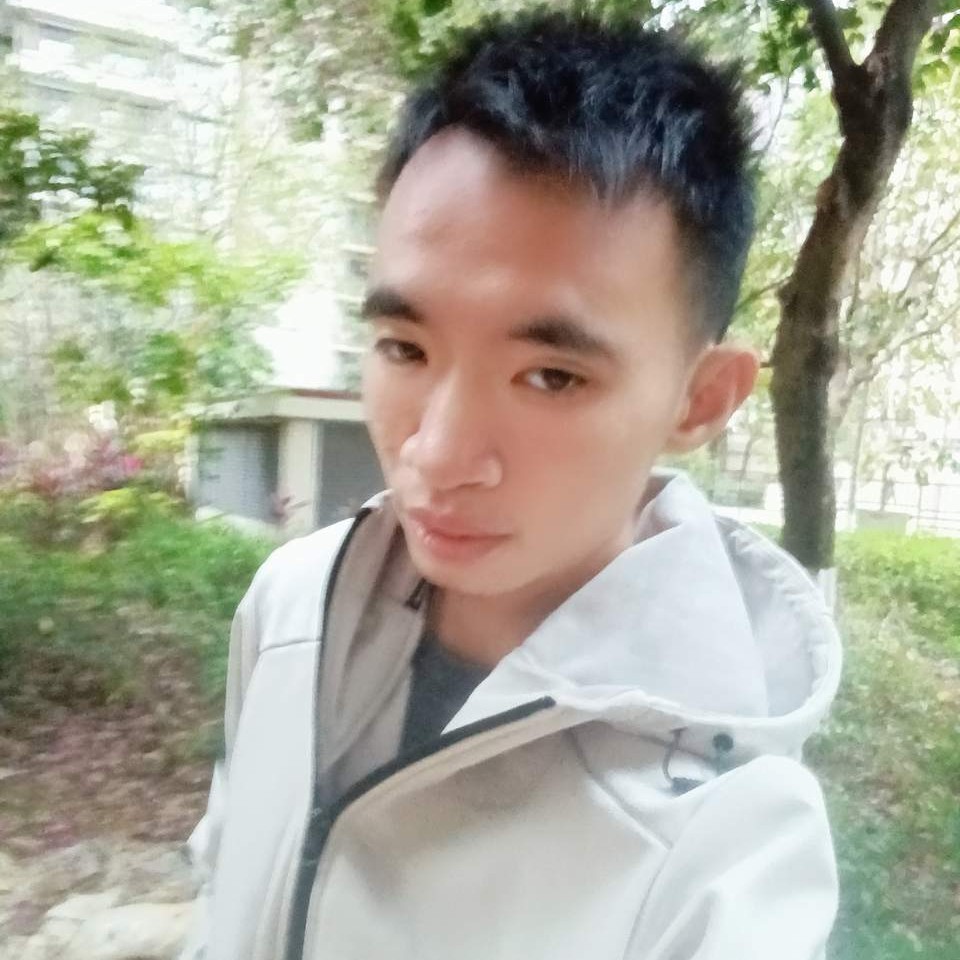 俏皮等待板栗的照片