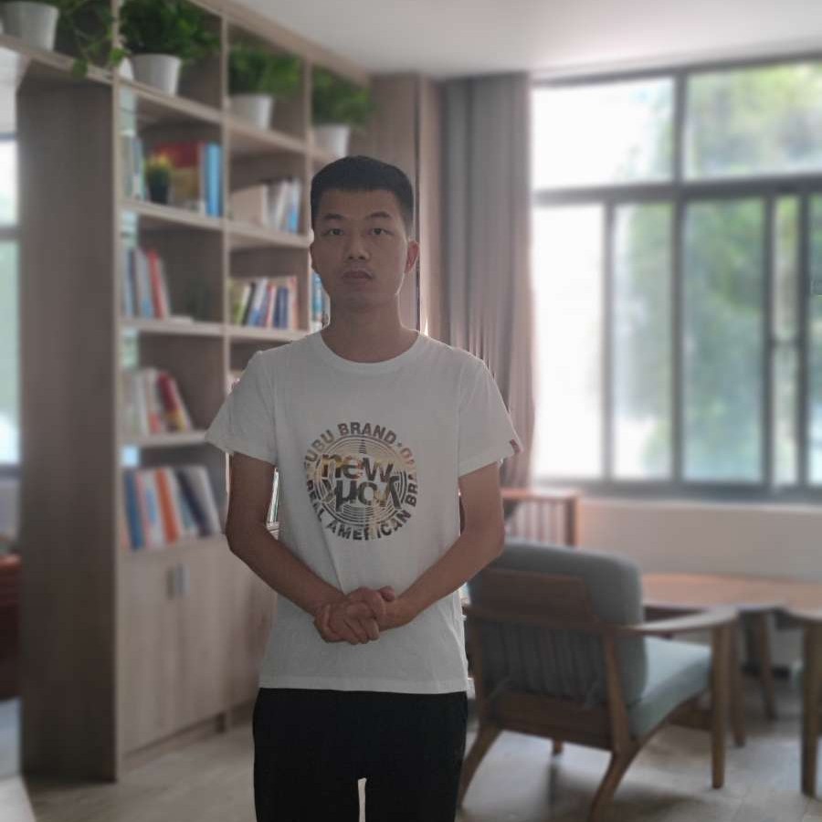 梁海潮的照片