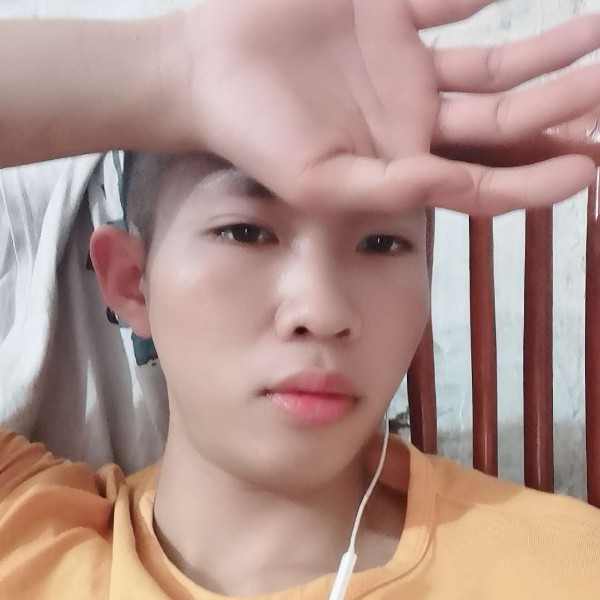 落单男孩的照片
