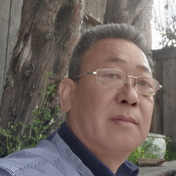 有缘相牵手的照片