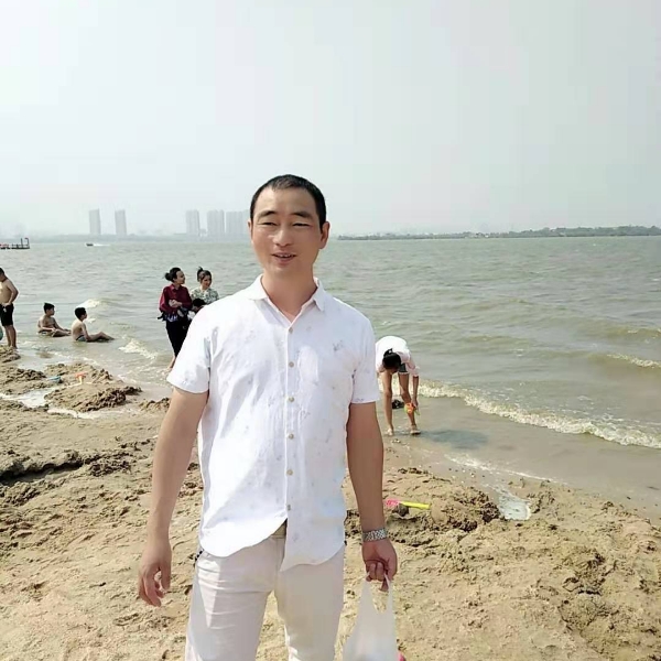 保温杯勤恳的照片