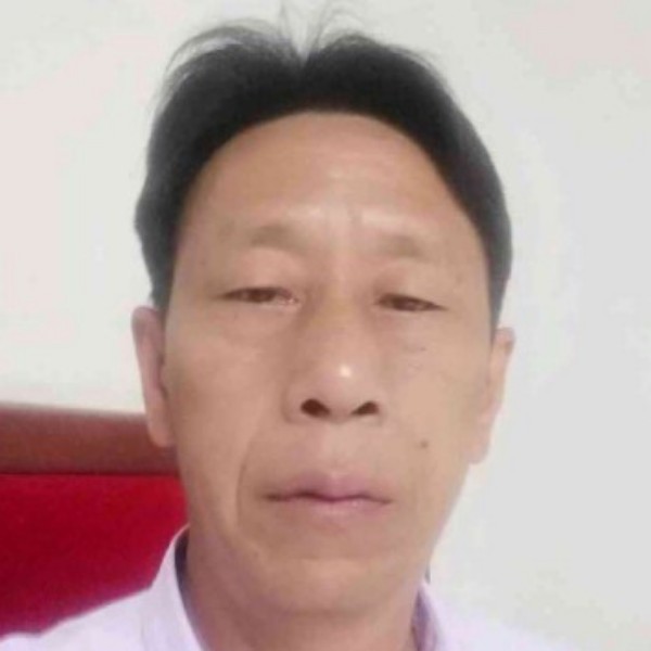 黑米深拥欠你的的照片