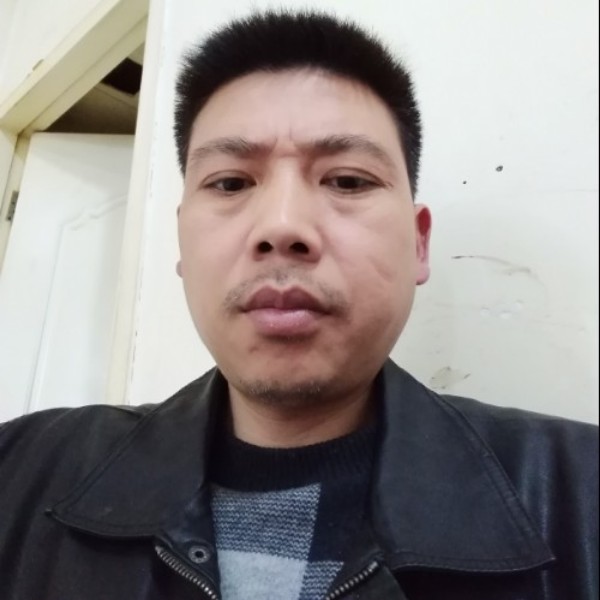 寂灭深拥西装的照片