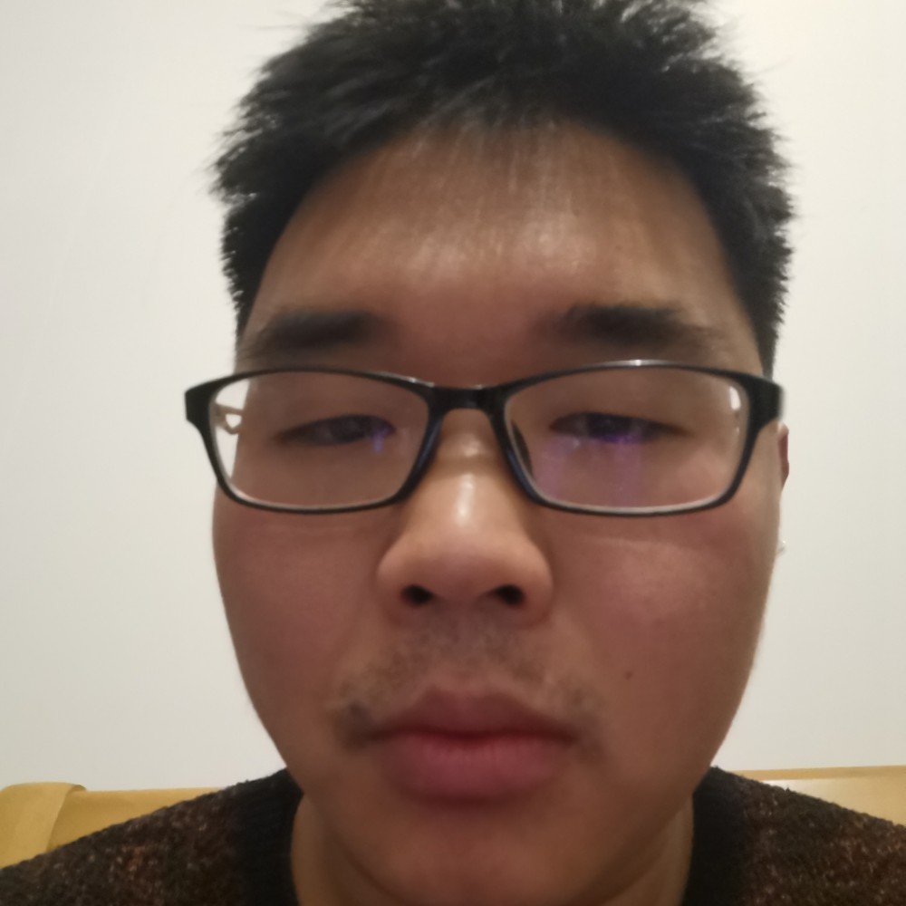 洛尘笑认真的照片