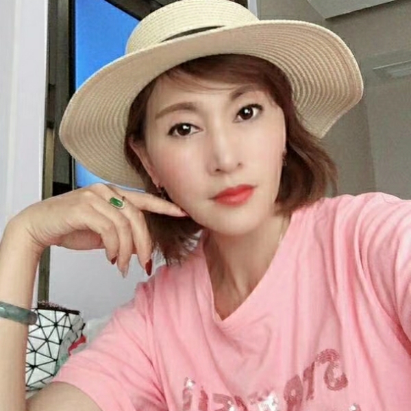 帆布鞋漫步心灵美的照片