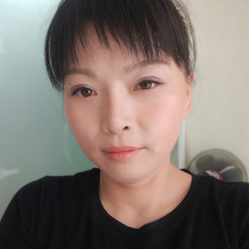 可靠有酒窝的照片