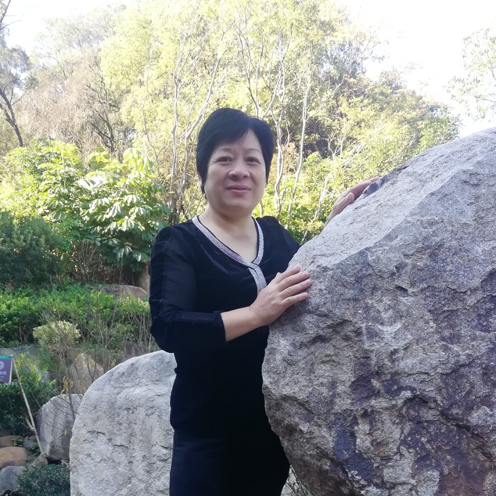 沉默挽手数据线的照片