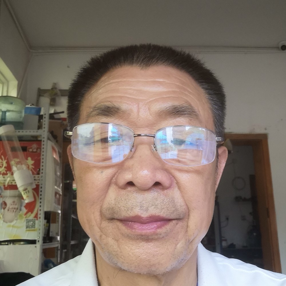三嗲，！的照片