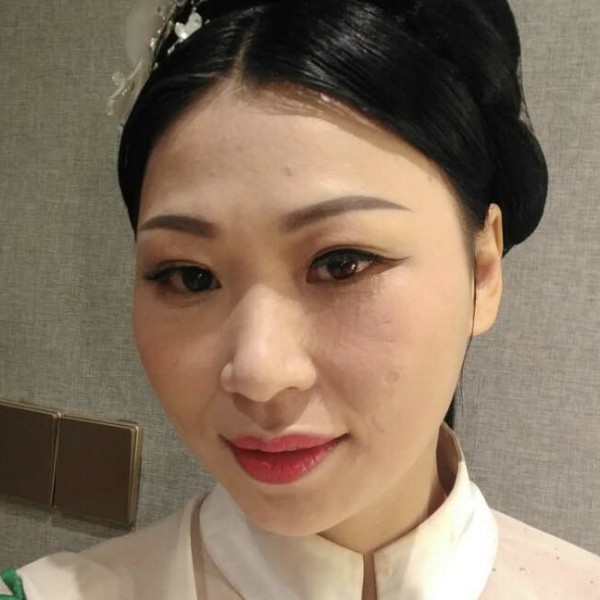 青栀回眸笑点低的照片