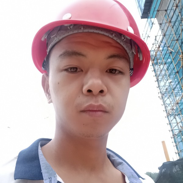 彪壮打口红的照片