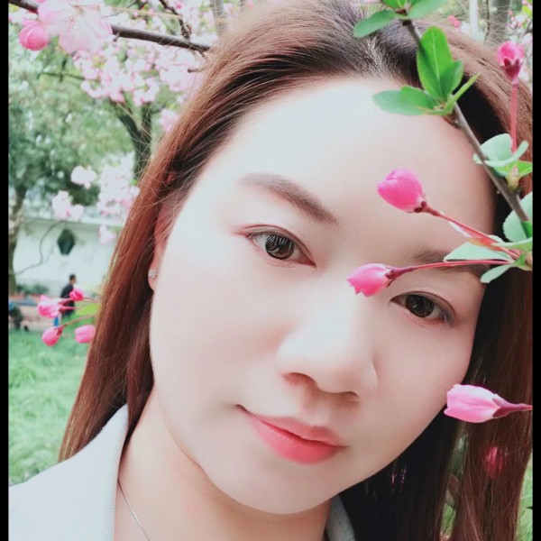 调皮迎鸡翅的照片