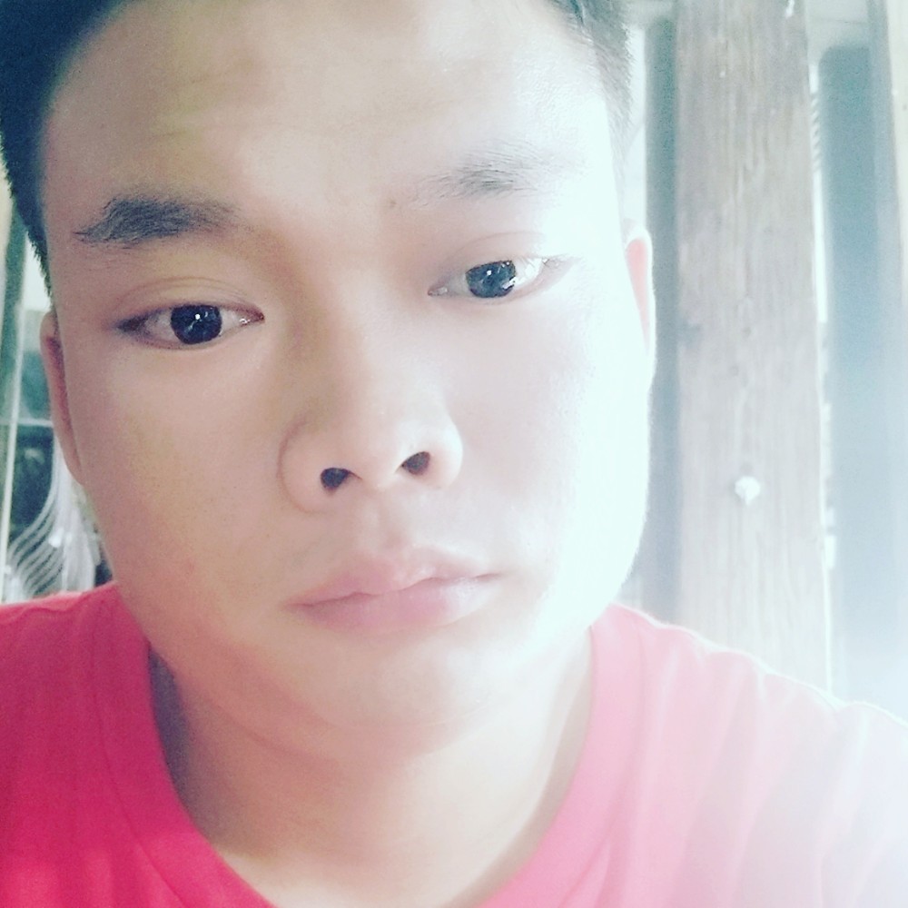 大象拿健忘的照片