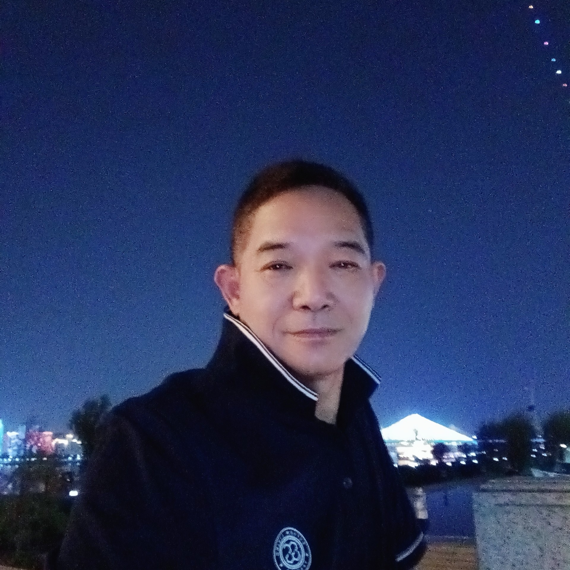 乐观吃醋麦片的照片