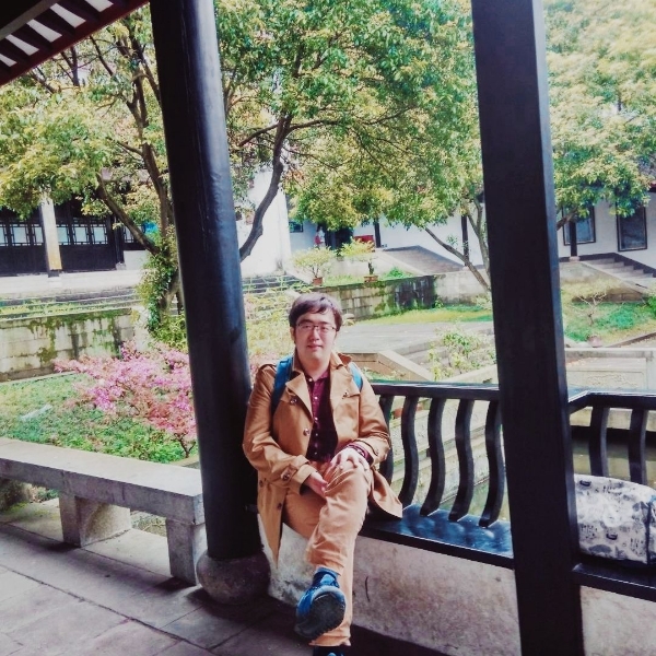 自信与路人的照片