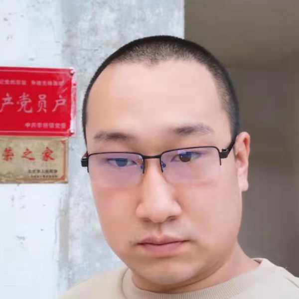 飞天小男孩的照片