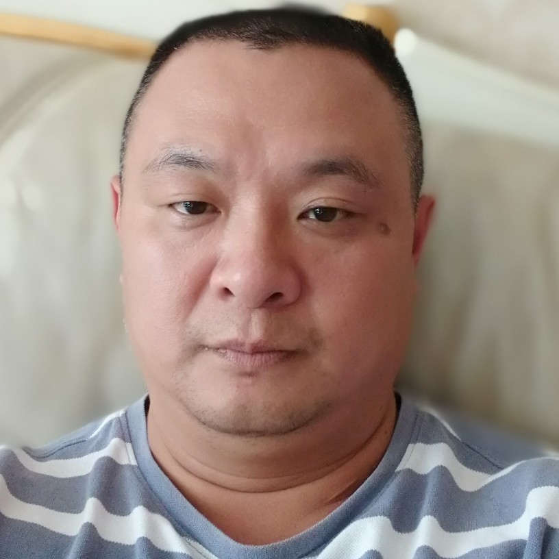 傻傻拿手链的照片