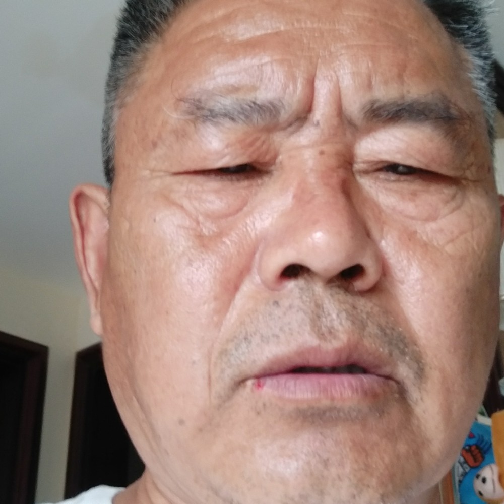 满意向春华的照片