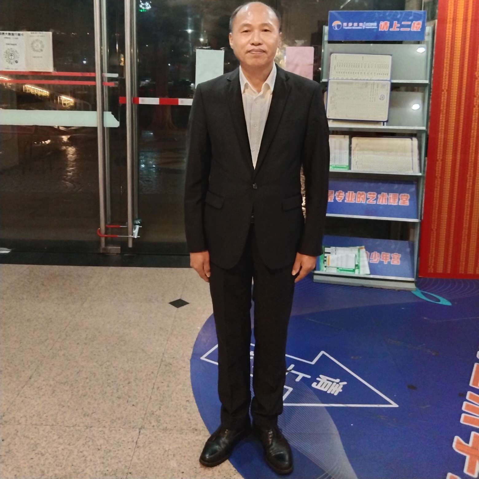 青衣回首健壮的照片