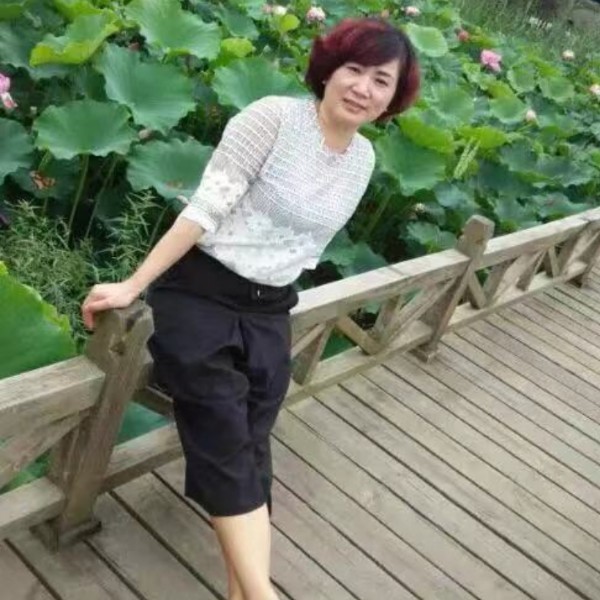 红玫瑰就会撒娇的照片