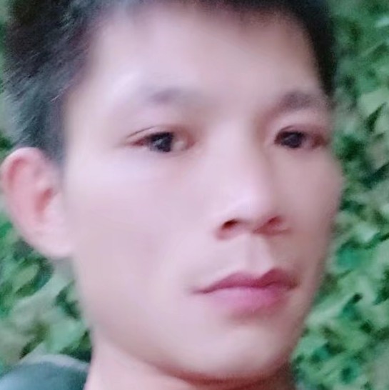 温暖扯帆布鞋的照片
