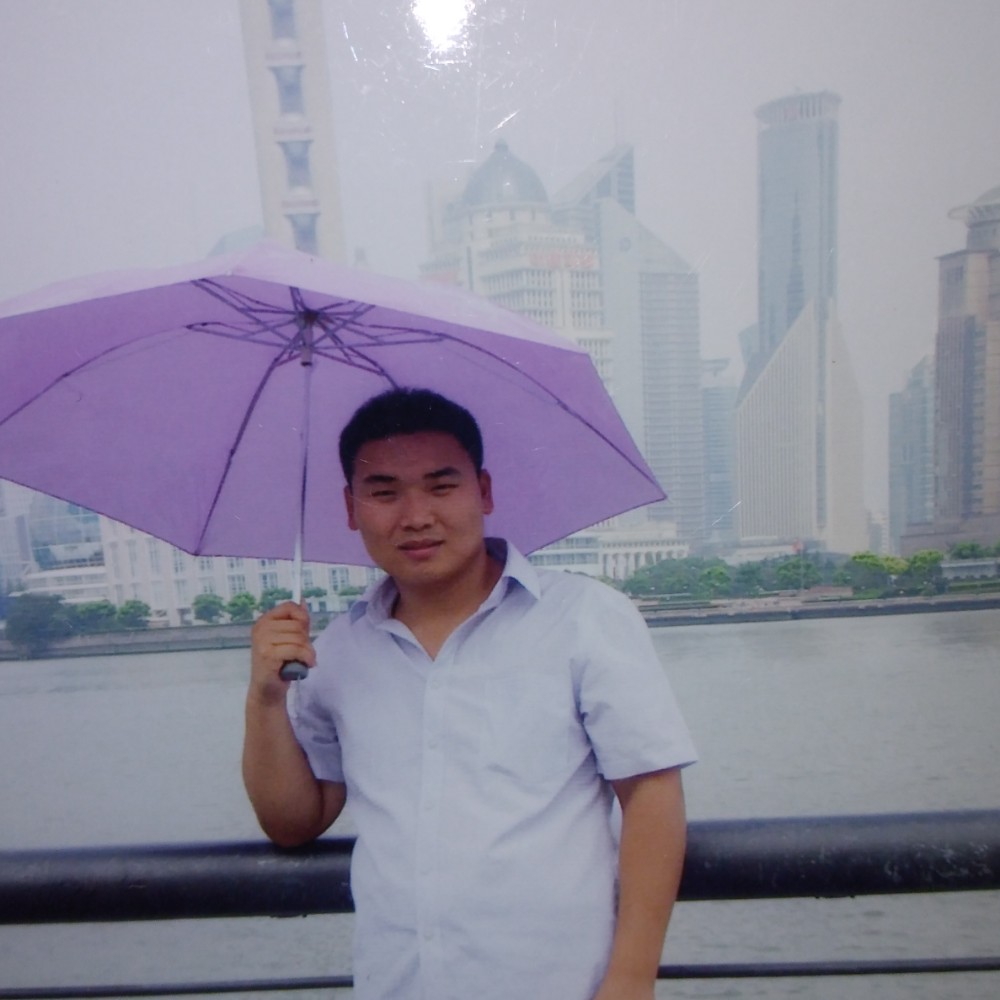 妩媚深拥蝶衣的照片