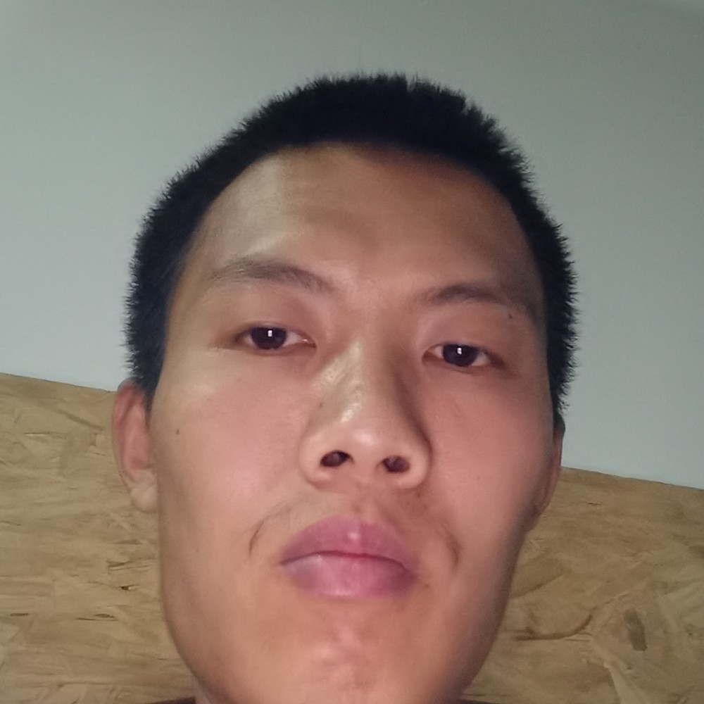 影身的男孩的照片